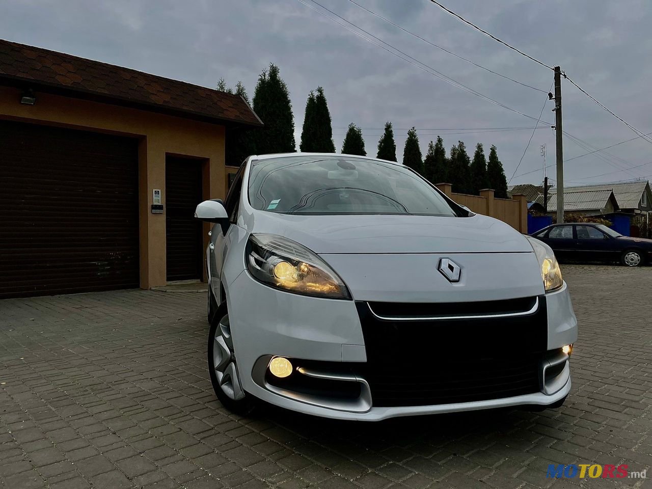 2012' Renault Scenic photo #2