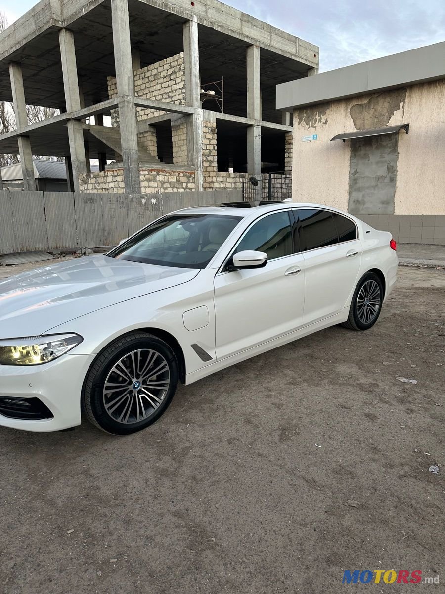 2017' BMW 5 Series photo #3