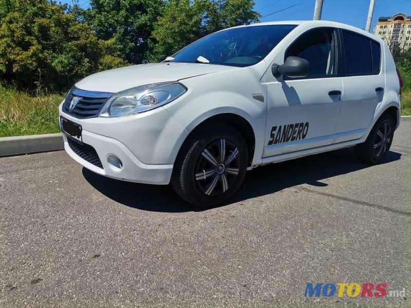 2008' Dacia Sandero photo #1