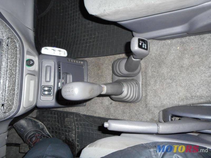 2000' Mitsubishi Space Gear photo #5