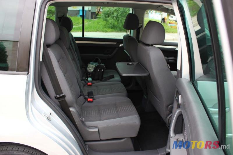 2007' Volkswagen Touran photo #7