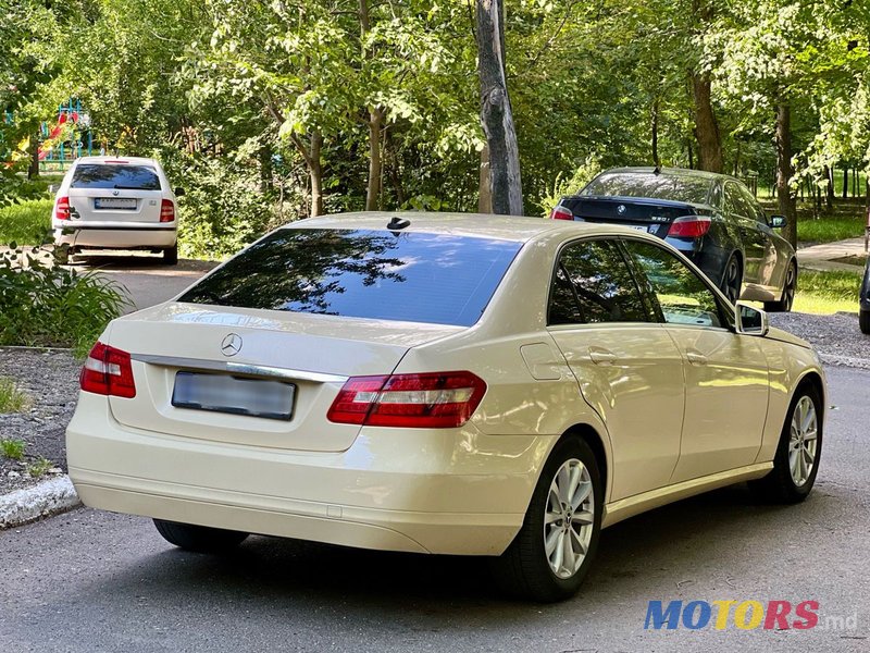 2013' Mercedes-Benz E-Class photo #3