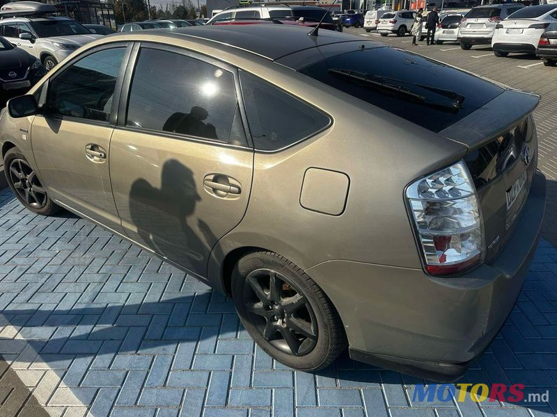 2005' Toyota Prius photo #2