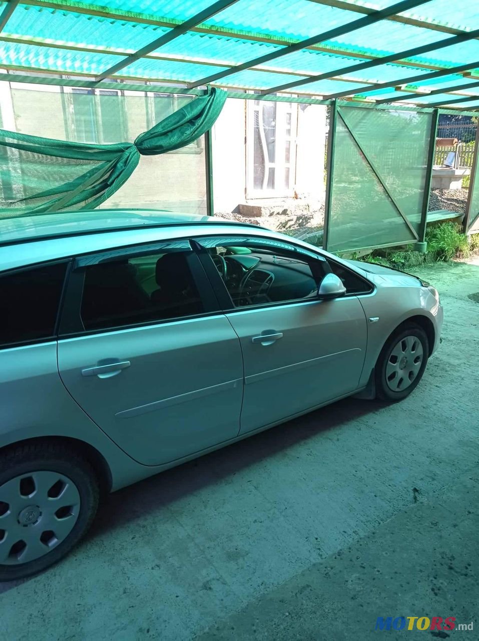 2011' Opel Astra photo #3