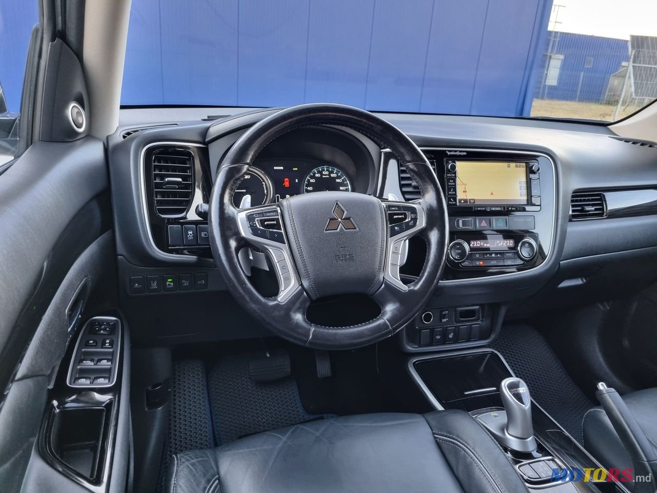 2015' Mitsubishi Outlander photo #5