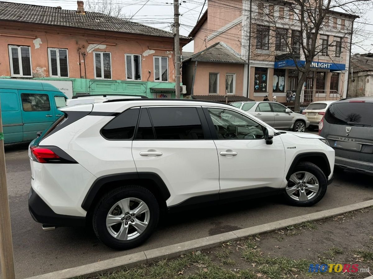 2019' Toyota RAV4 photo #6