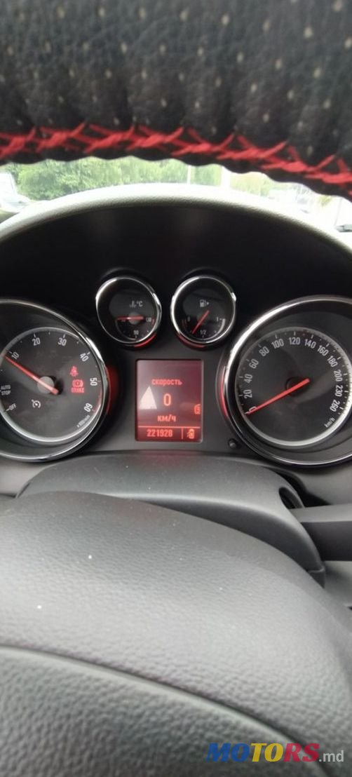 2012' Opel Astra photo #3