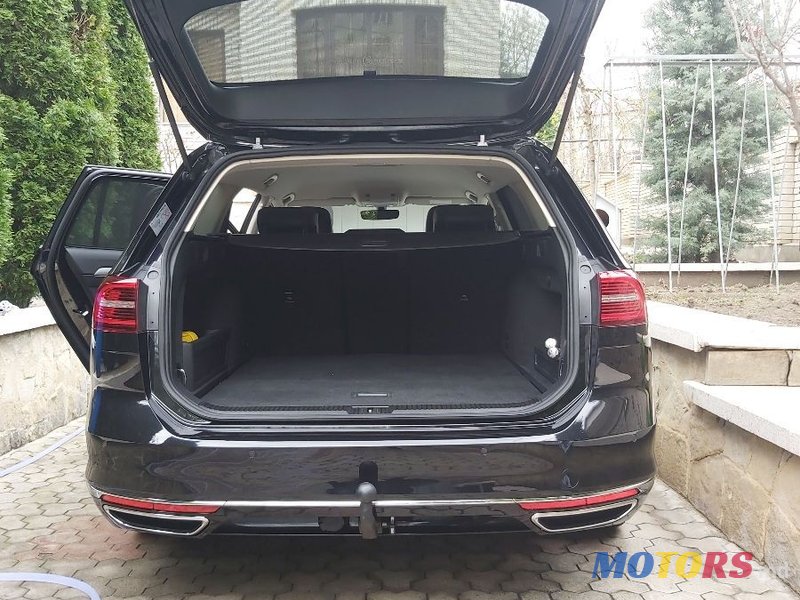 2015' Volkswagen Passat photo #6