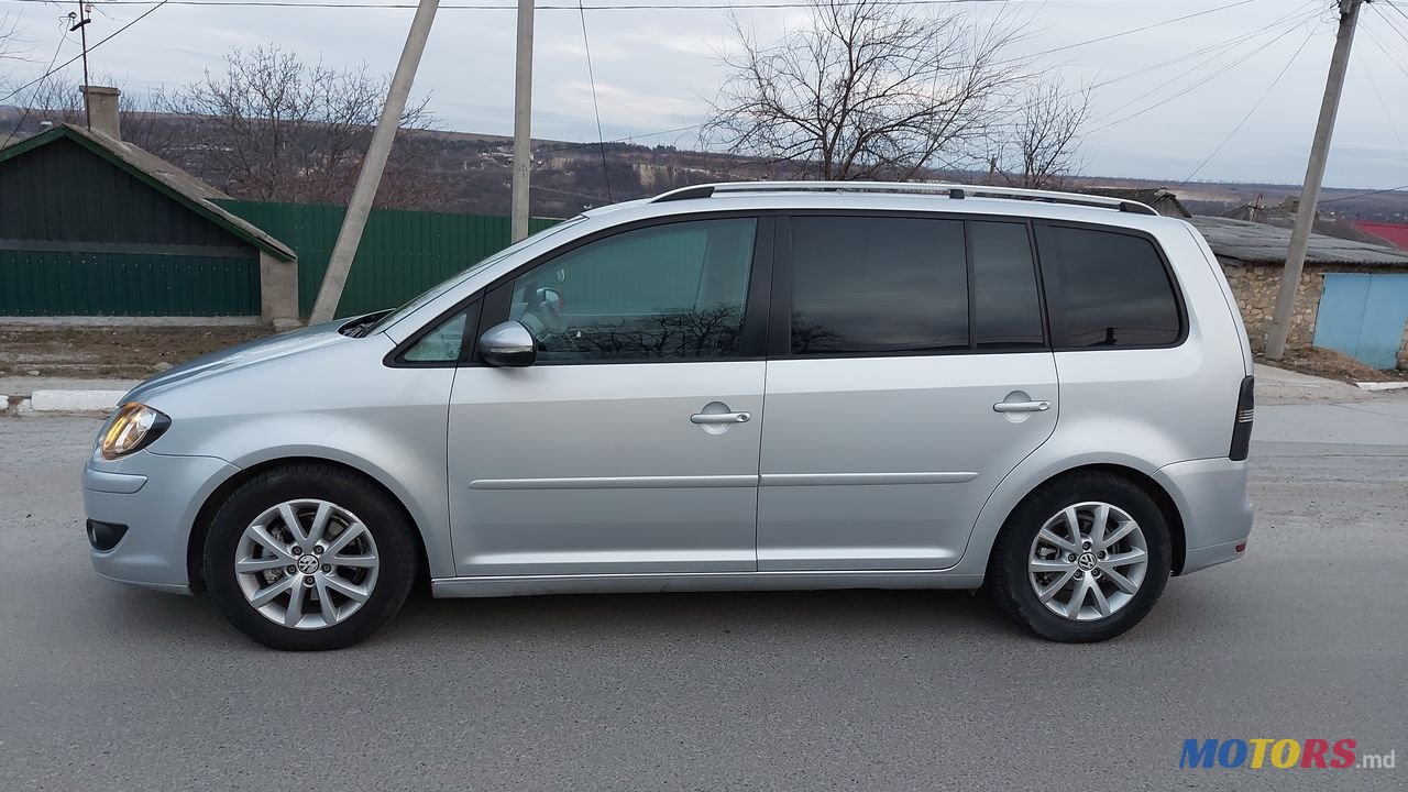 2010' Volkswagen Touran photo #1