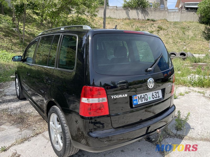 2006' Volkswagen Touran photo #4