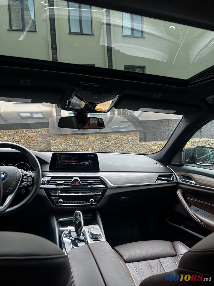 2019' BMW 5 Series photo #4