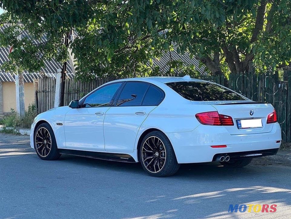 2013' BMW 5 Series photo #4