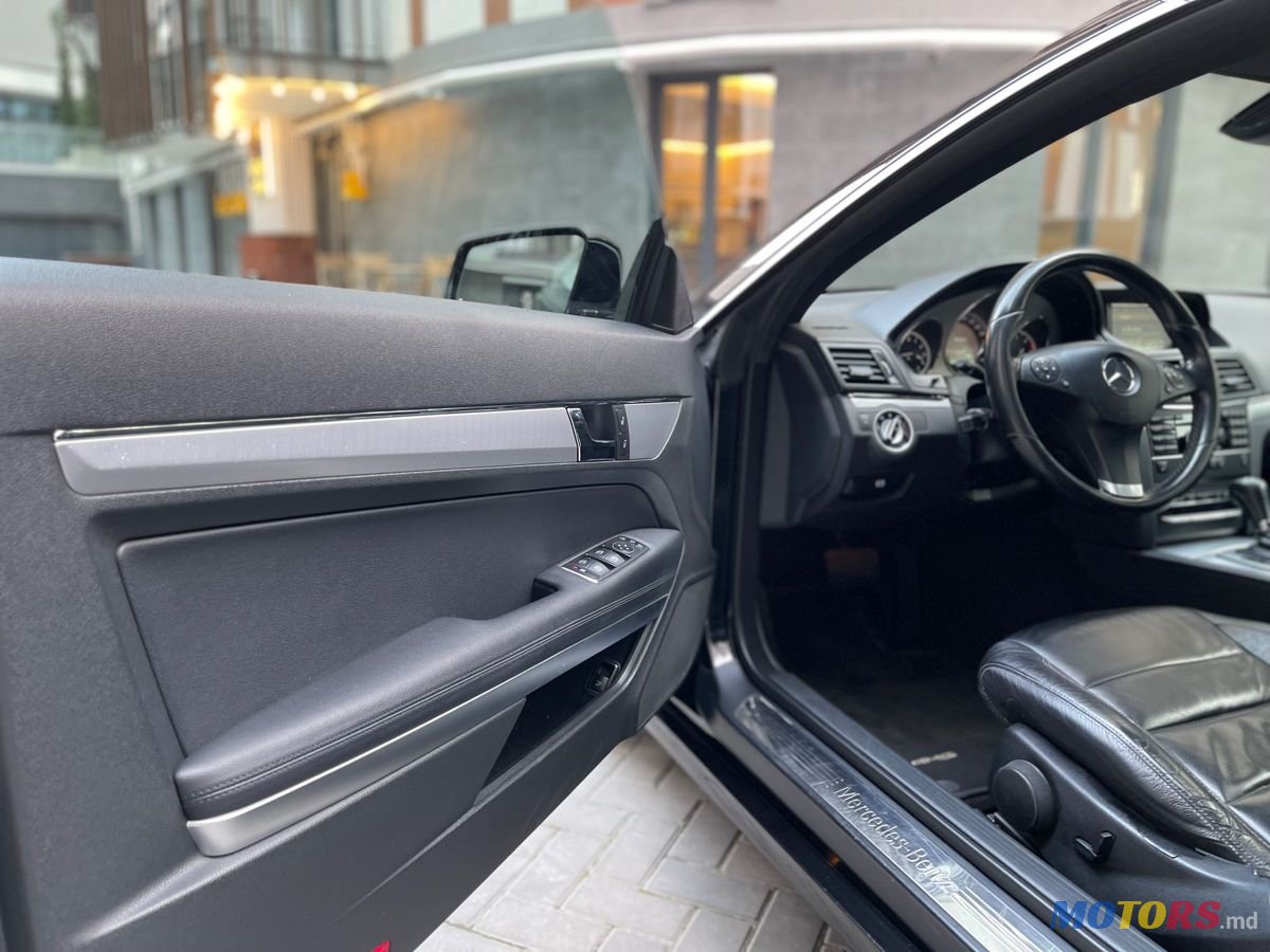 2011' Mercedes-Benz E-Class photo #3