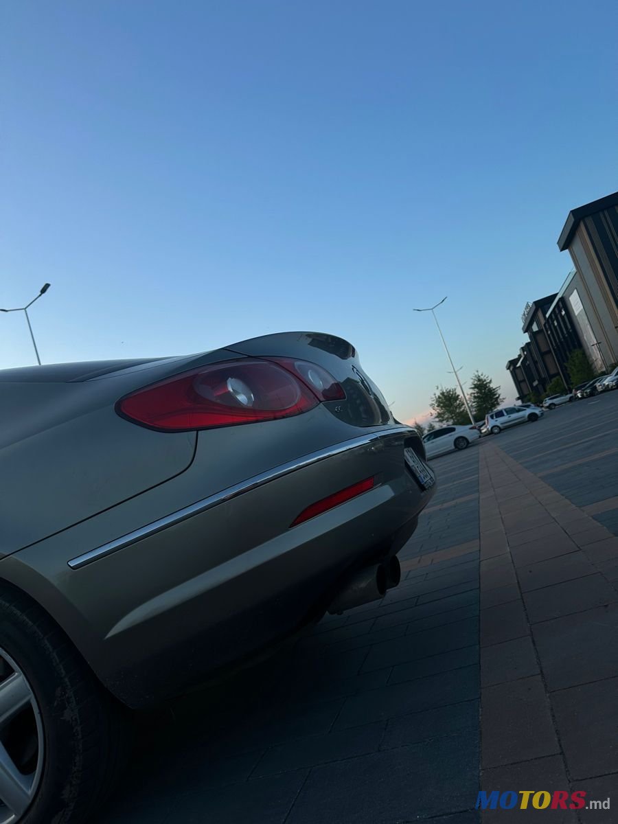 2011' Volkswagen Passat photo #5