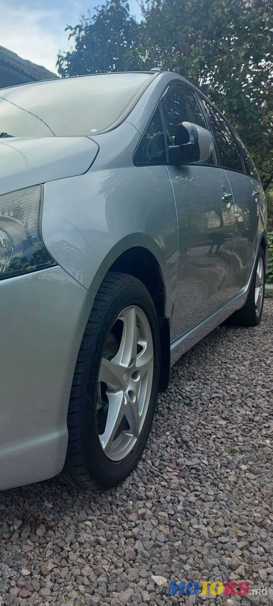 2006' Mitsubishi Grandis photo #4