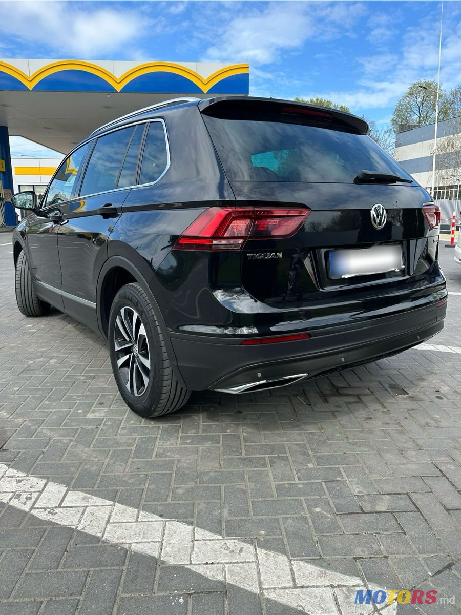 2019' Volkswagen Tiguan photo #4