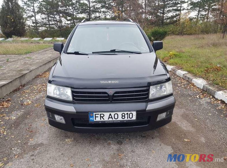 2004' Mitsubishi Space Wagon photo #3