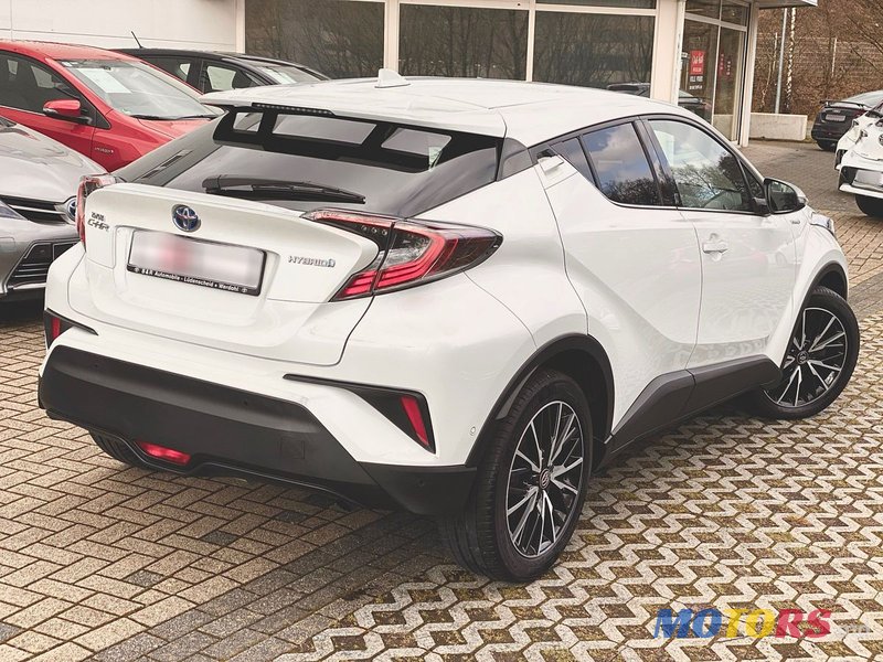 2017' Toyota C-HR photo #2