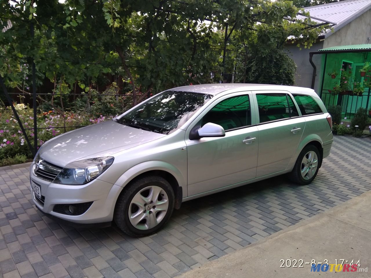 2012' Opel Astra photo #3