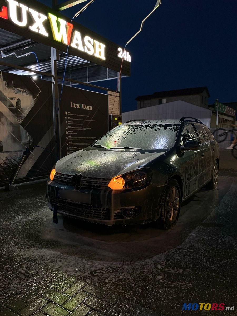 2010' Volkswagen Golf photo #1