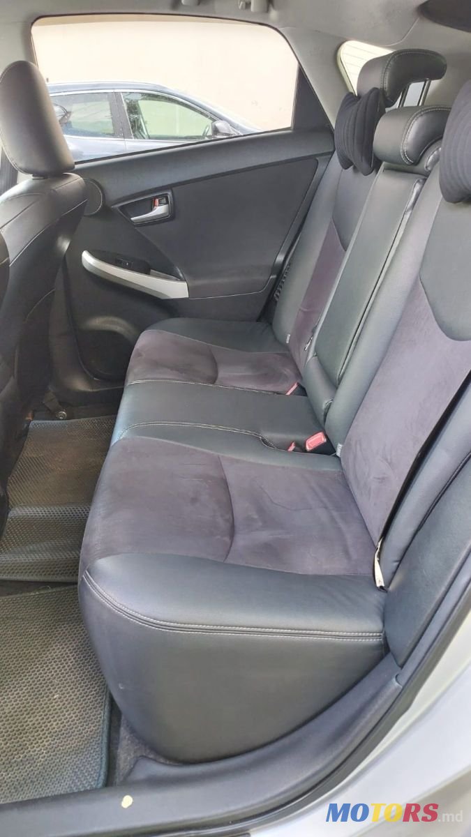 2012' Toyota Prius photo #6