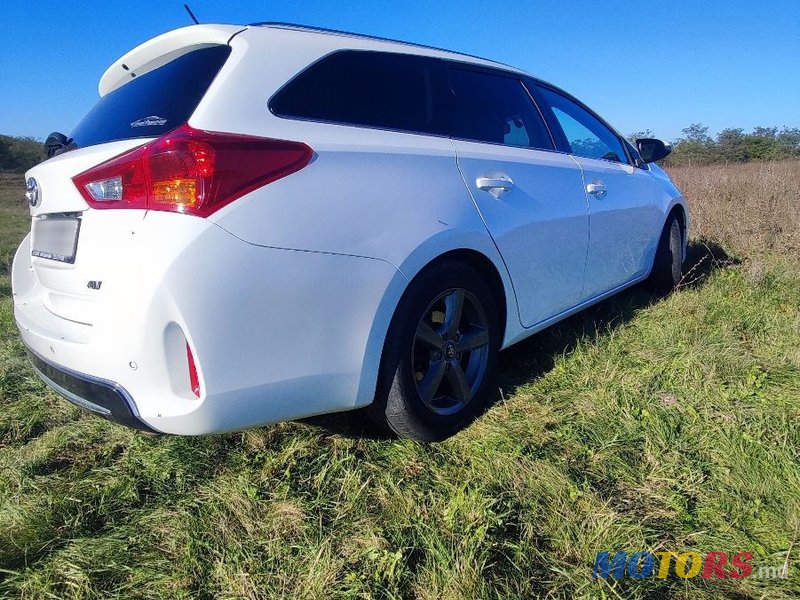 2015' Toyota Auris photo #2