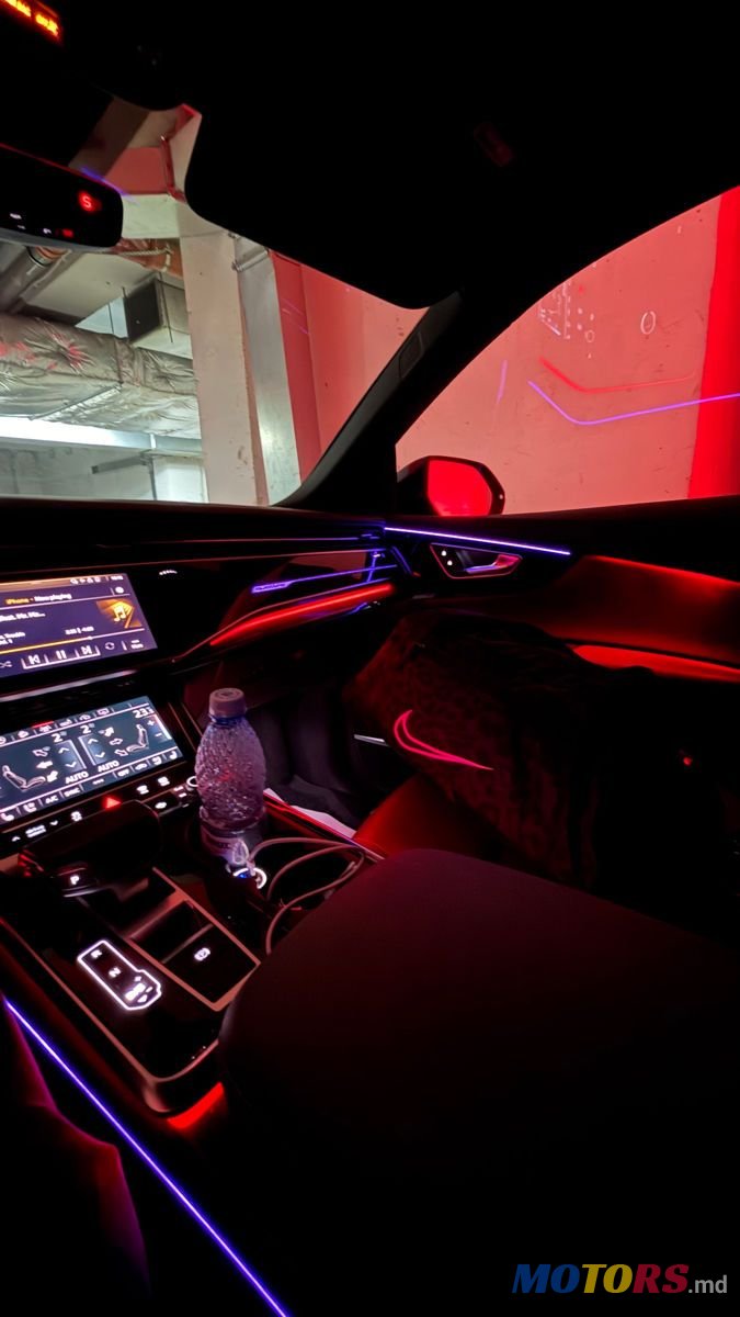 2020' Audi Q8 photo #6