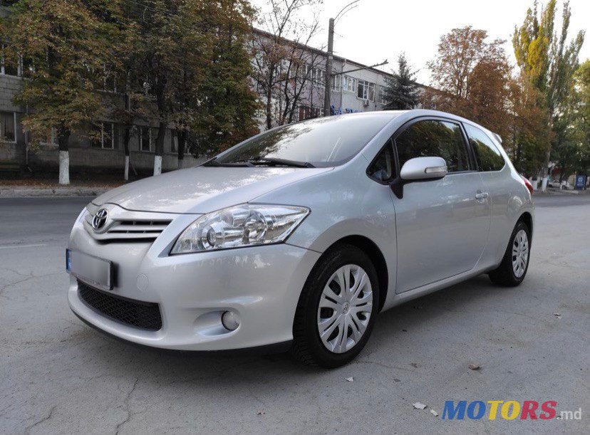 2010' Toyota Auris photo #2