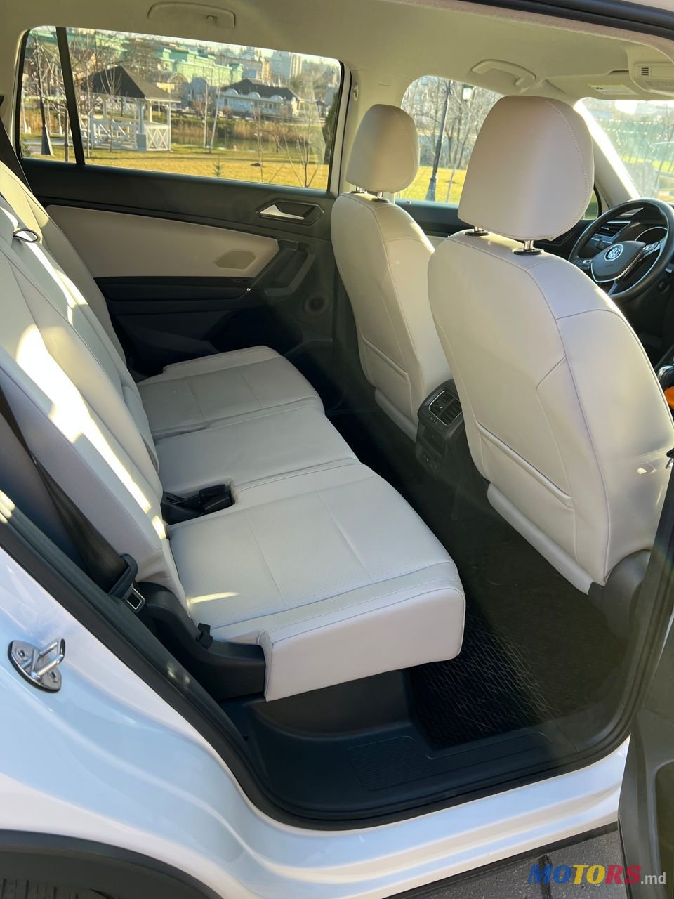 2018' Volkswagen Tiguan photo #6