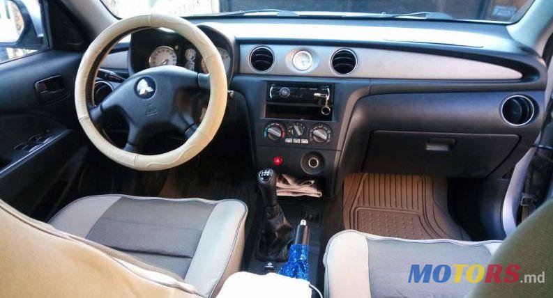 2004' Mitsubishi Outlander photo #1