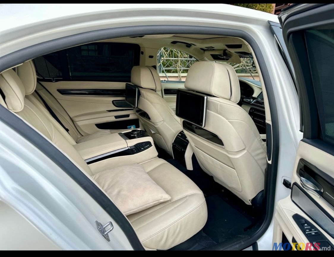 2013' BMW 7 Series photo #1