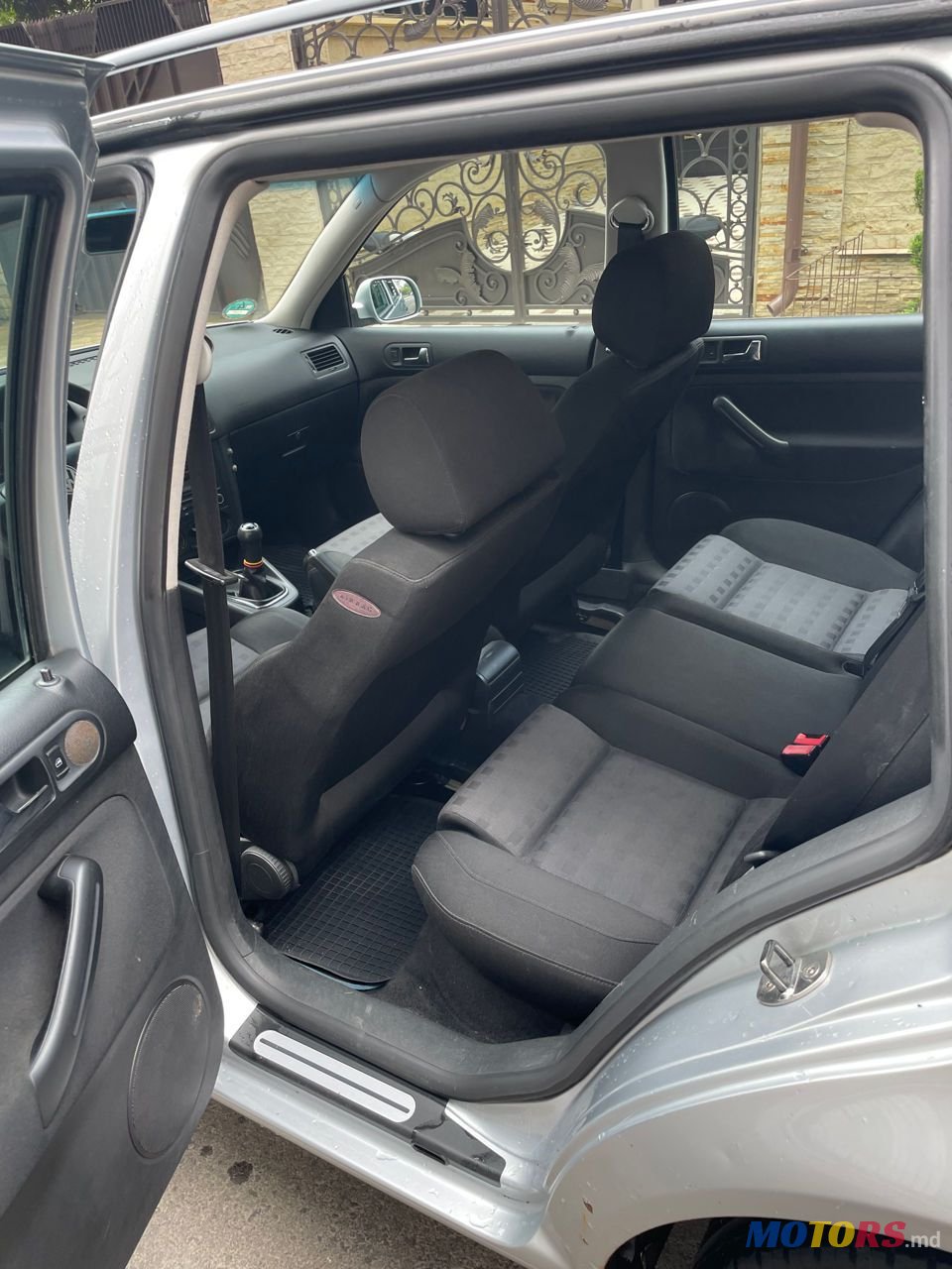 2002' Volkswagen Golf photo #4