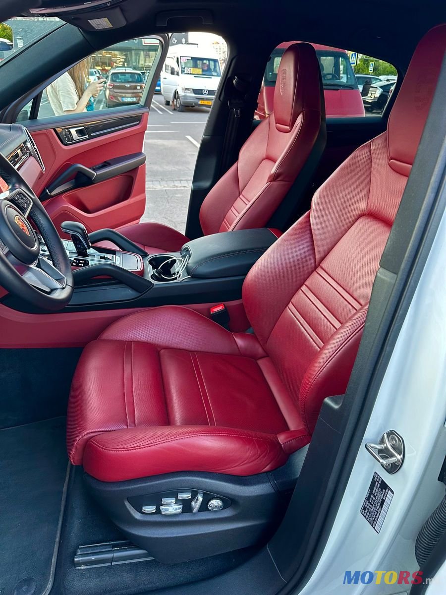 2021' Porsche Cayenne Coupe photo #6