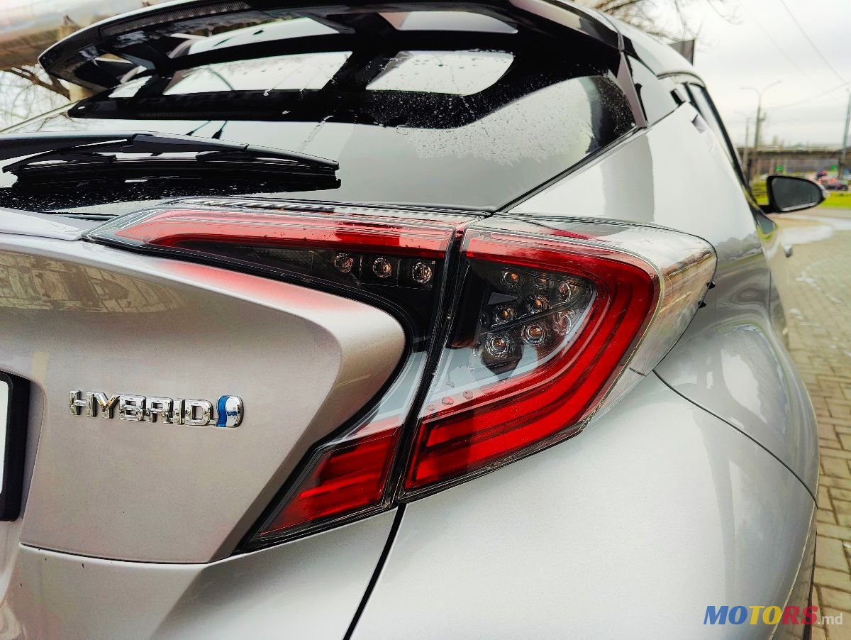 2017' Toyota C-HR photo #3