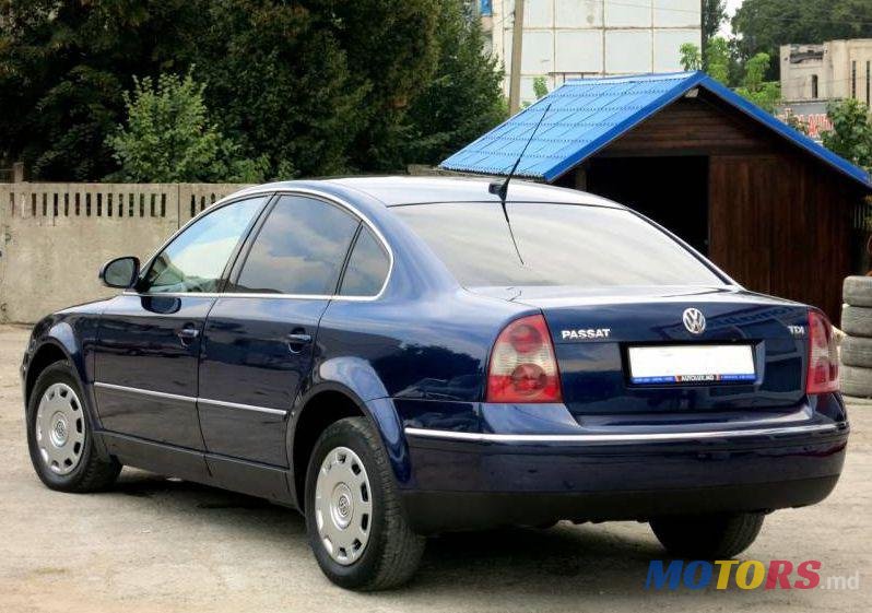 2005' Volkswagen Passat photo #1