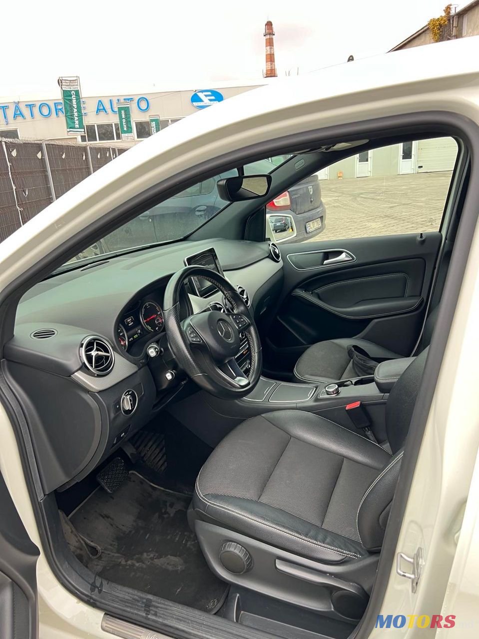 2015' Mercedes-Benz B-Class photo #6