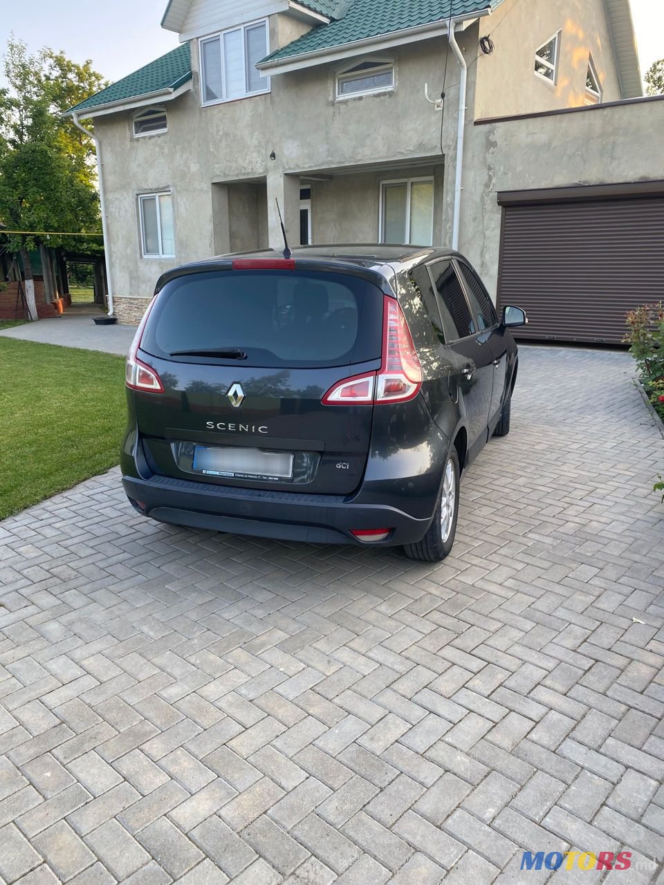 2011' Renault Scenic photo #3