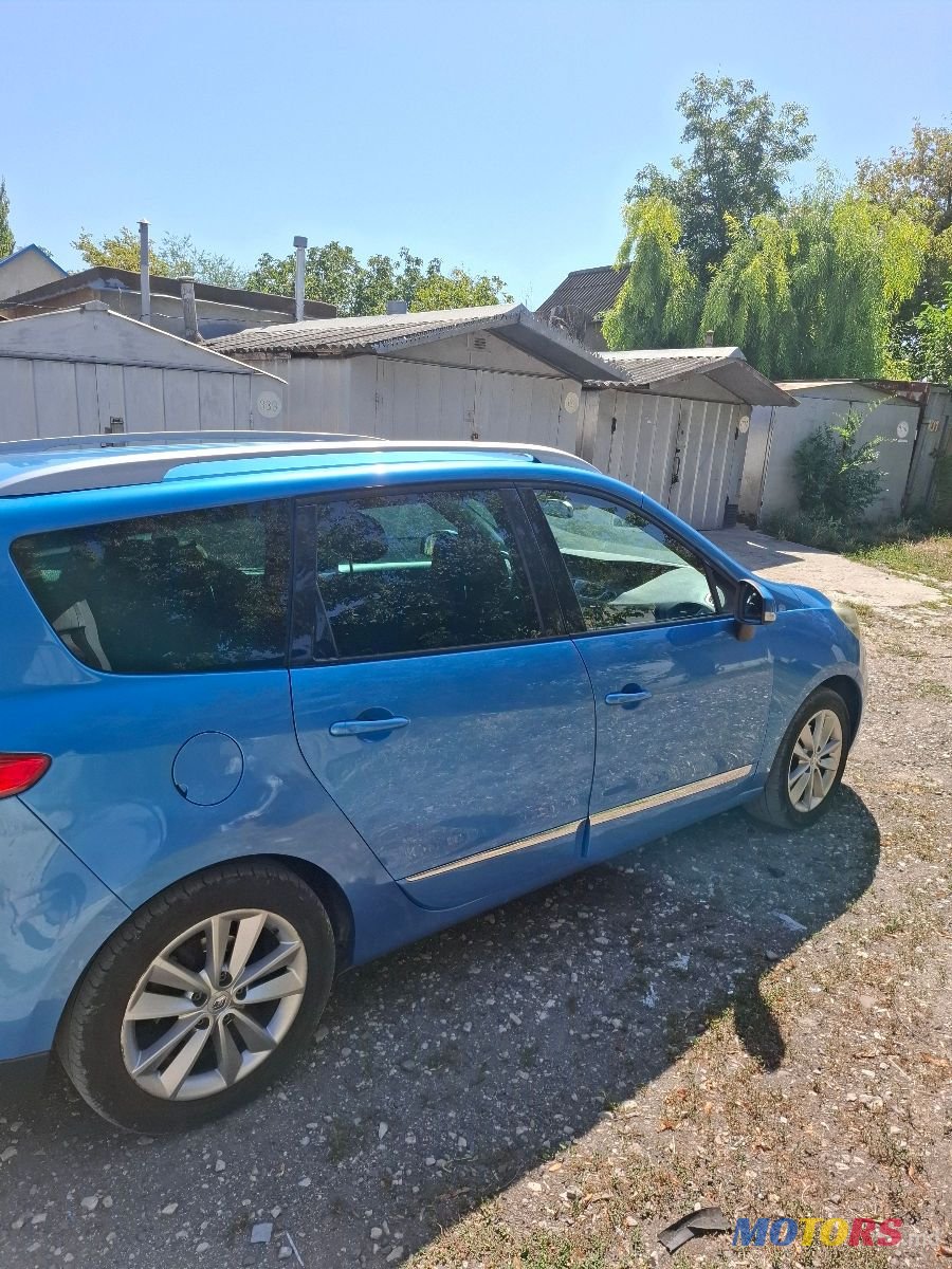 2012' Renault Grand Scenic photo #2