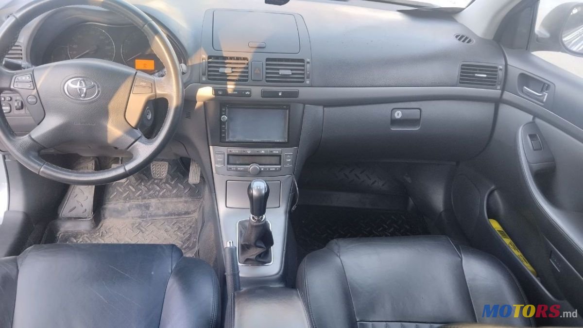 2008' Toyota Avensis photo #2