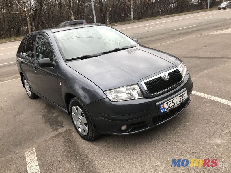 2008' Skoda Fabia photo #2