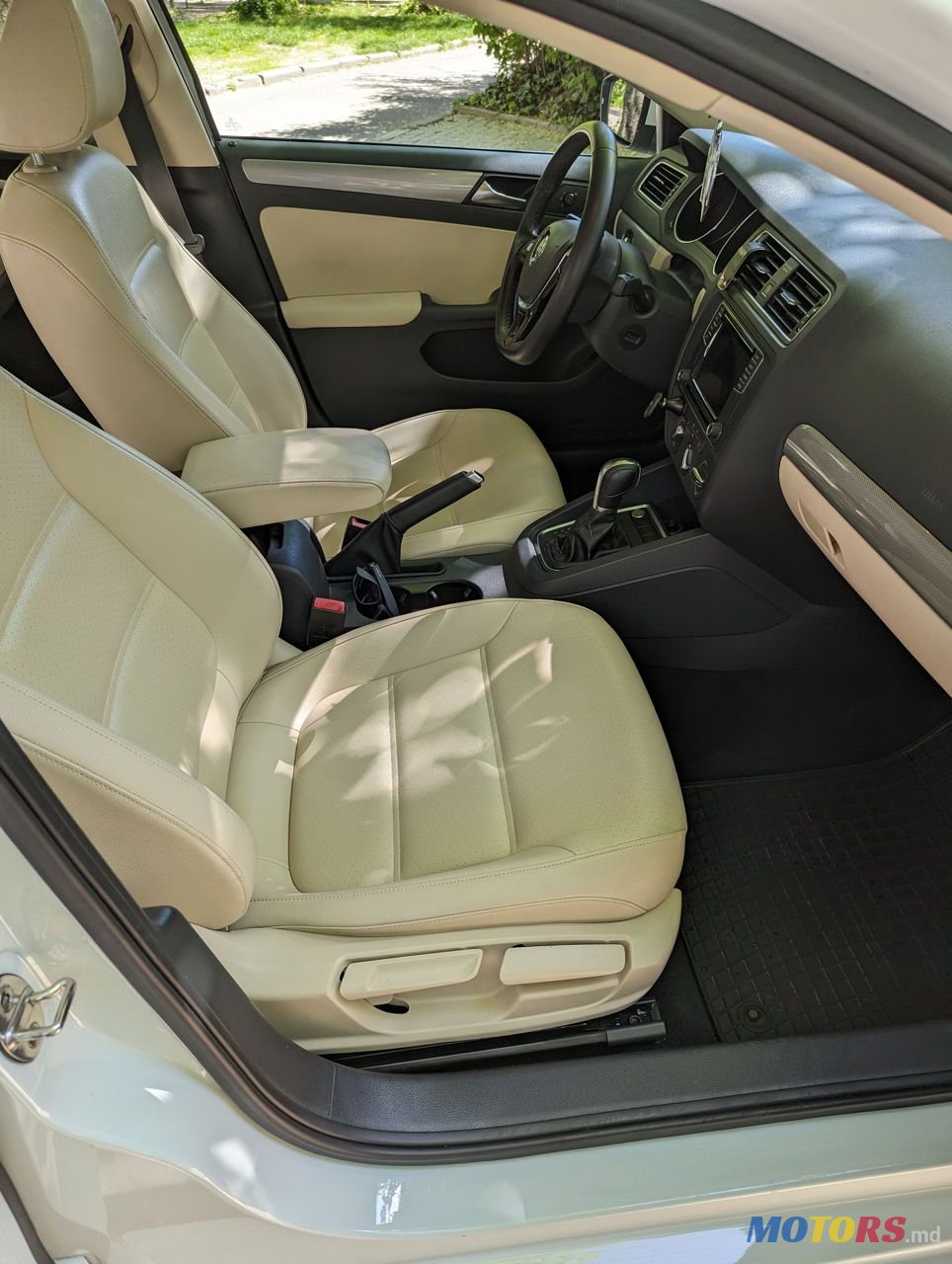 2016' Volkswagen Jetta photo #5