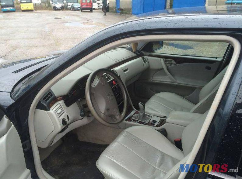 2001' Mercedes-Benz E photo #1