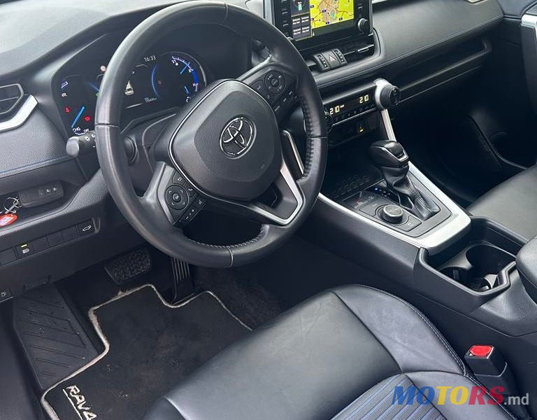 2020' Toyota RAV4 photo #5