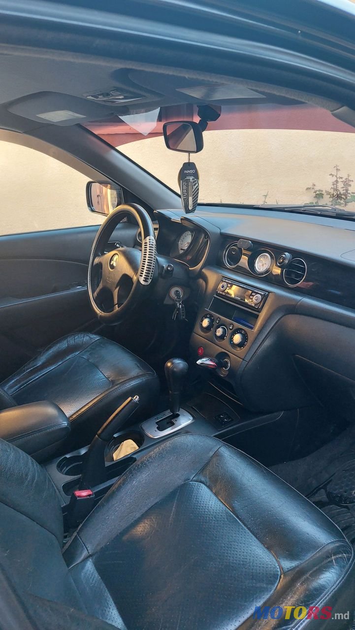 2005' Mitsubishi Outlander photo #5