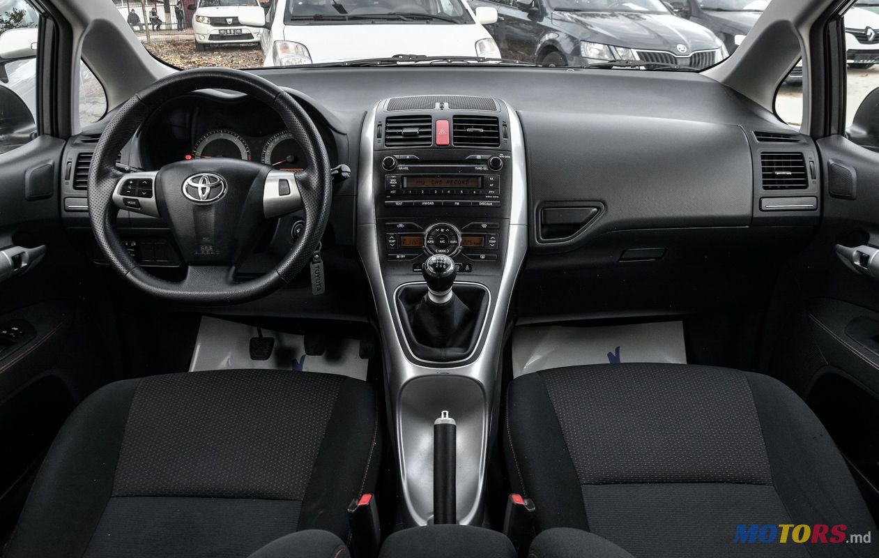 2010' Toyota Auris photo #4