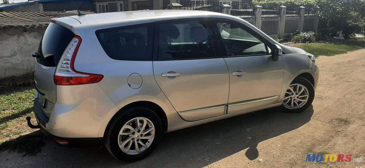 2016' Renault Grand Scenic photo #3