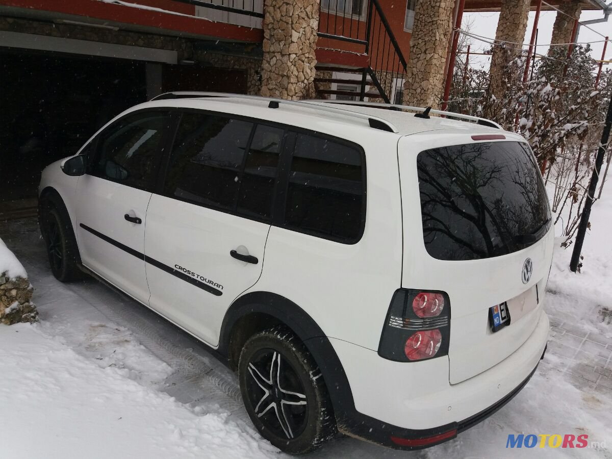 2010' Volkswagen Cross Touran Swiss Edition photo #7