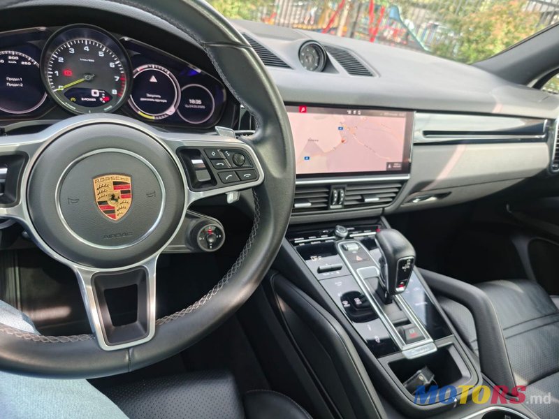 2021' Porsche Cayenne photo #4
