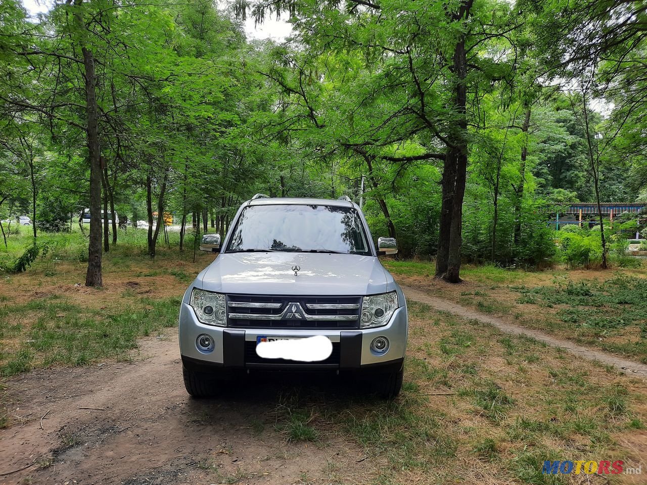 2007' Mitsubishi Pajero photo #1