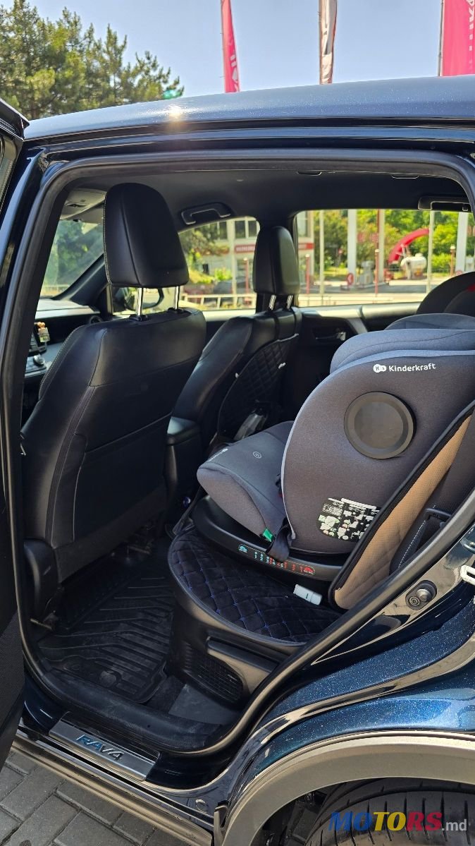 2017' Toyota RAV4 photo #5